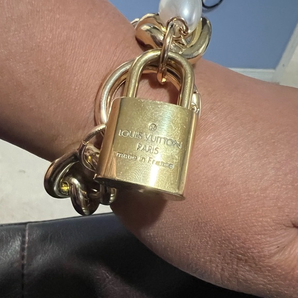 Authentic LV padlock on a chunky bracelet - Picture 3 of 5